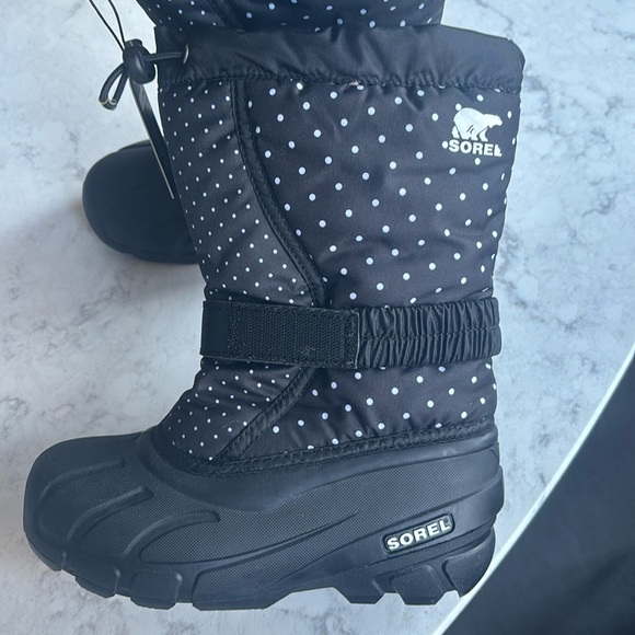 Sorel Other - Sorel Snow Boots Kids, never been worn, black with white dots.